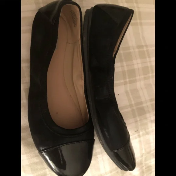 EUC Easy Spirit e360 black ballet flats w/ patent toe cap & back, size 10W - Picture 6 of 9